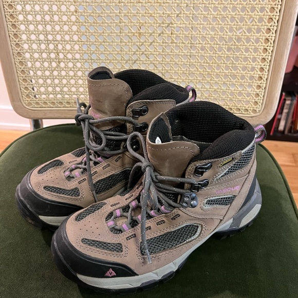 Excellent condition Vasque Breeze 2.0 Mid GTX Hiking Boots - Picture 2 of 4